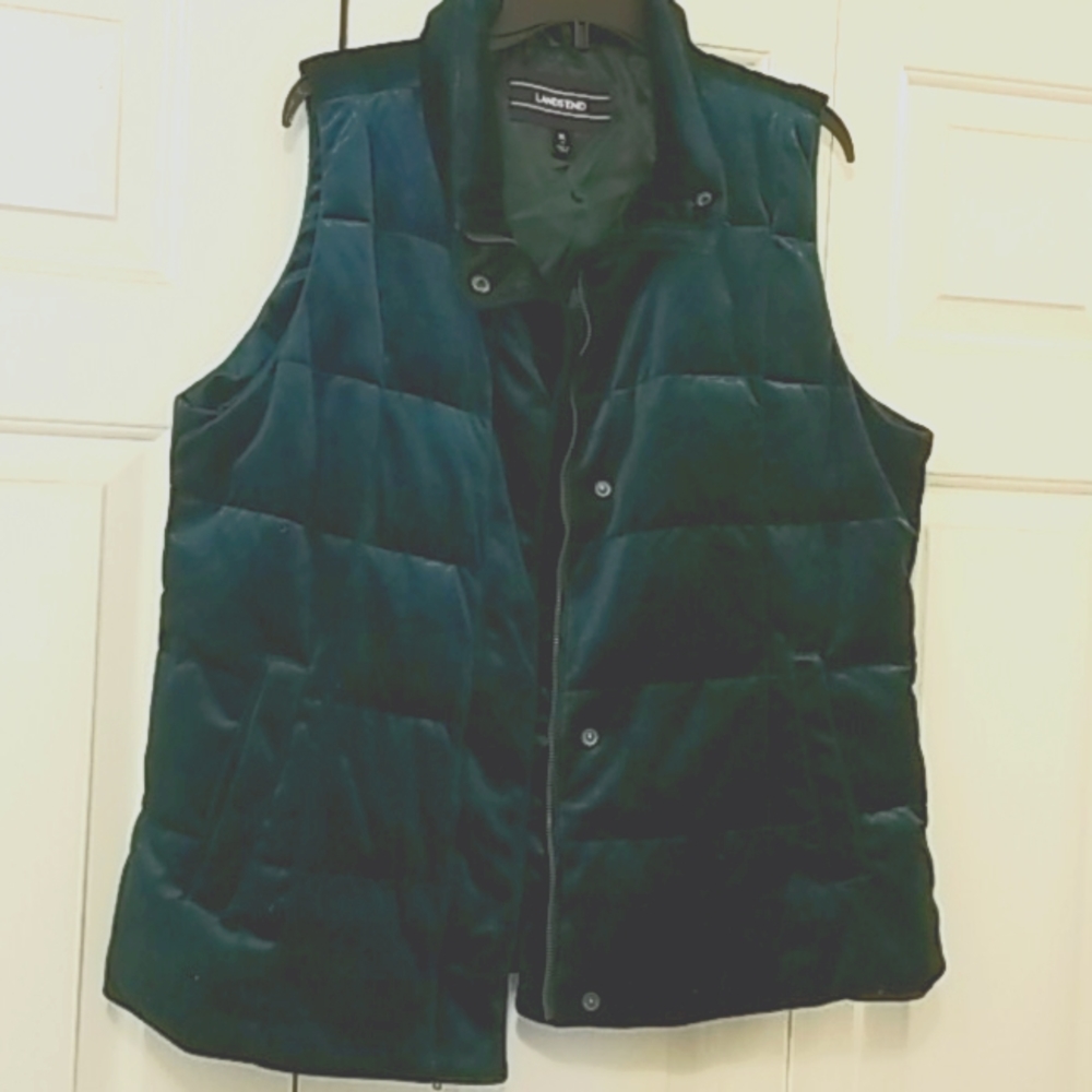 GORGEOUS forest green velvet puffer vest